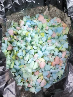فوم خرد شده رنگی سبک برای پر کردن بالش عروسک و پشتی